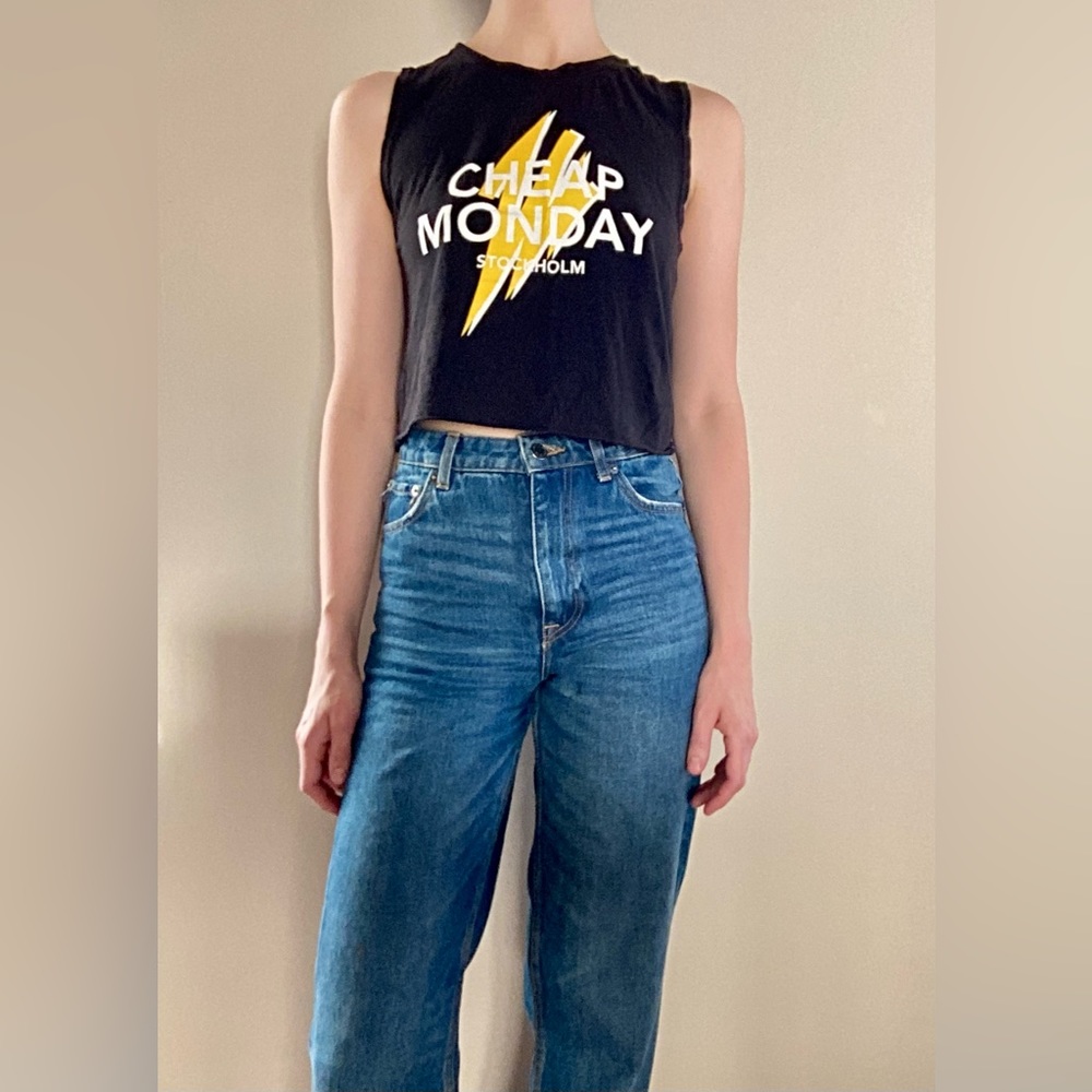 Lightning bolt cropped muscle tee